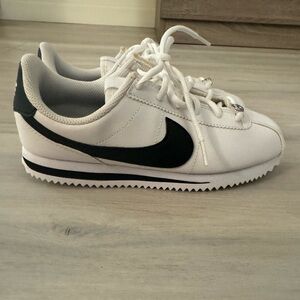 Nike Cortez Leather Women’s Shoes